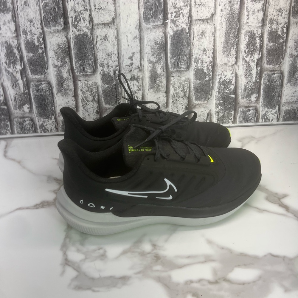 Nike Air Winflo 9 Shield Women's Size 10 Shoes Black/Dark Smoke DM1104 001